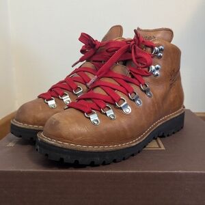 Women's Danner Leather Hiking Boots Red Lace Mountain LT Cascade Vibram Size 8